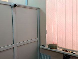 Камера в помещении